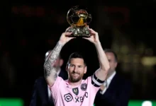 : ليونيل ميسي بقميص إنتر ميامي خلال مباراة في الدوري الأمريكي