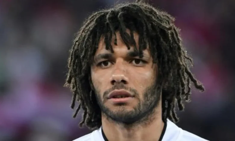 النني مرشح لجائزة أفضل لاعب في الدوري الإماراتي بعد موسم مميز مع الجزيرة 1 محمد النني بقميص نادي الجزيرة خلال مباراة في الدوري الإماراتي