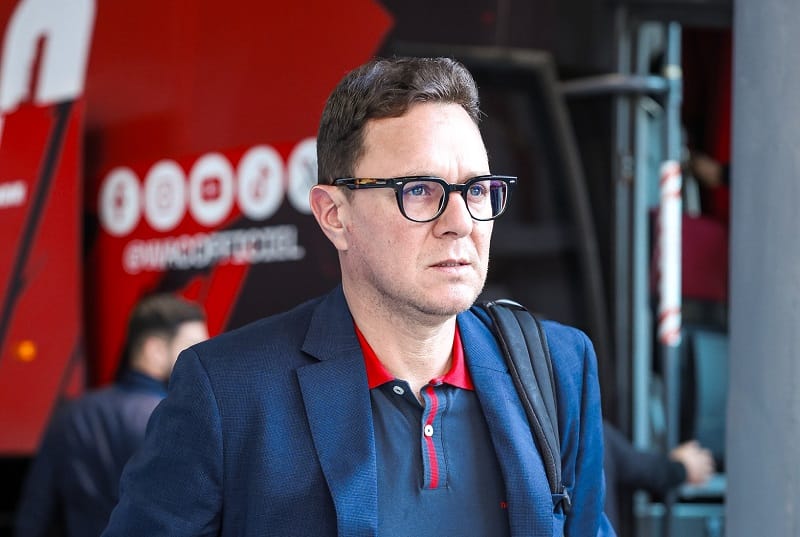 أمين بنهاشم يحسم الجدل ويؤكد استمراره مع الوداد