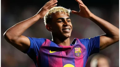 لامين يامال وثروته الصاعدة هل يصبح أصغر لاعب ضمن قائمة الأثرياء في كرة القدم العالمية 2 لامين يامال لاعب برشلونة المرشح للكرة الذهبية وثروته المالية الصاعدة