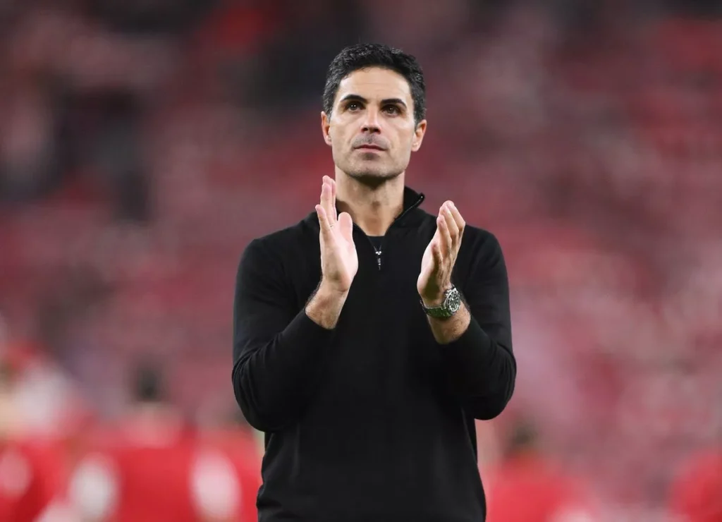 هل يتحمل ميكيل أرتيتا مسؤولية ضياع لقب الدوري مع أرسنال ؟ 1 ميكيل أرتيتا مدرب أرسنال خلال مباراة بالدوري الإنجليزي