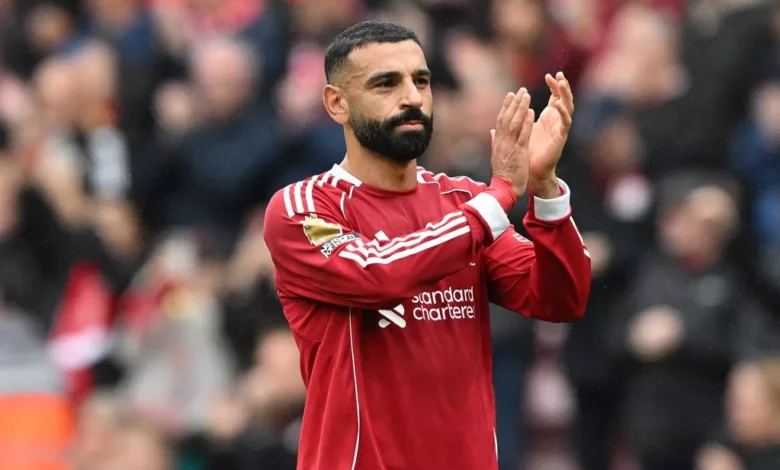 محمد صلاح يحل رابعا في ترتيب الكرة الذهبية 2025 ورسالة ليفربول تكشف قيمته الحقيقية 1 محمد صلاح يحتفل بلقب الدوري الإنجليزي مع ليفربول 2025