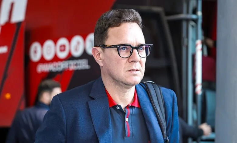 أمين بنهاشم يحسم الجدل ويؤكد استمراره مع الوداد