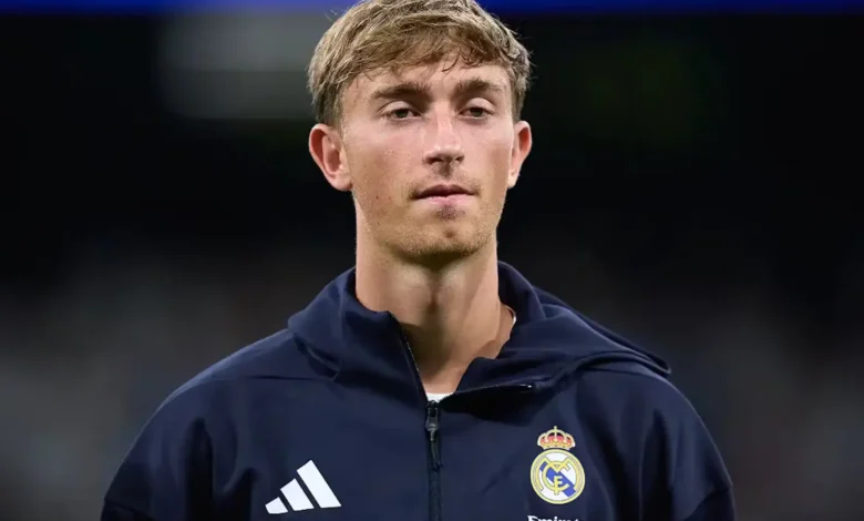 دين هويسين مهدد بالغياب عن الكلاسيكو 1 دين هويسين مدافع ريال مدريد يعاني من إصابة قبل الكلاسيكو