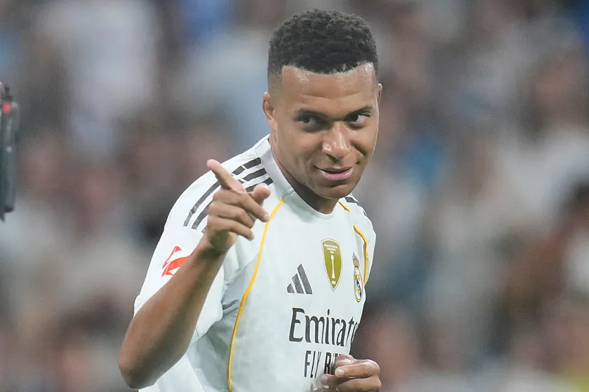 كيليان مبابي ريال مدريد الوجهة النهائية في عالم كرة القدم 1 كيليان مبابي يحتفل بهدف مع ريال مدريد في ملعب سانتياغو برنابيو