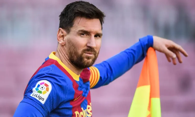 ميسي يفاجئ الجميع: سأعود إلى برشلونة وهذا ما تمنّيته دائمًا 1 ليونيل ميسي بعد تكريمه بجائزة الأكثر محبة في تاريخ برشلونة وتصريحاته حول العودة للنادي