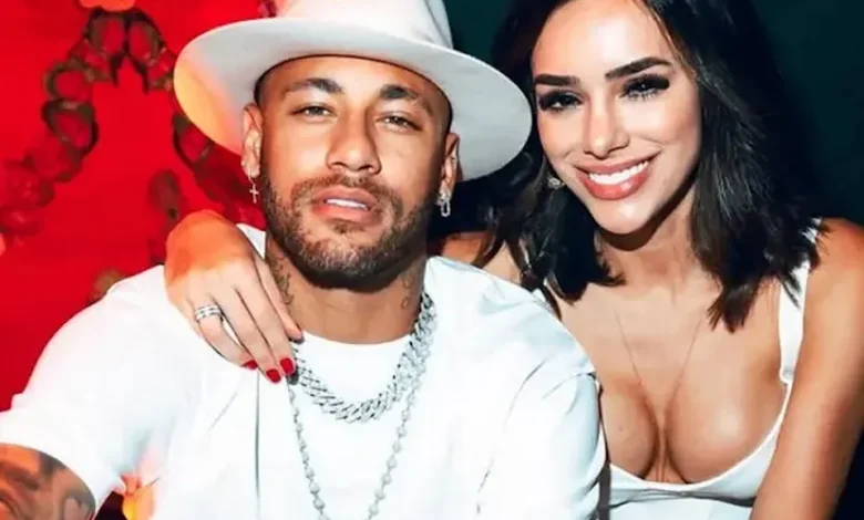 نيمار خلال فترة لعبه مع باريس سان جيرمان في إحدى الحصص التدريبية